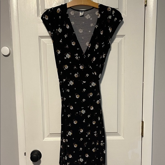 Old Navy Dresses & Skirts - Old Navy Black Floral Wrap-Style Midi Dress
